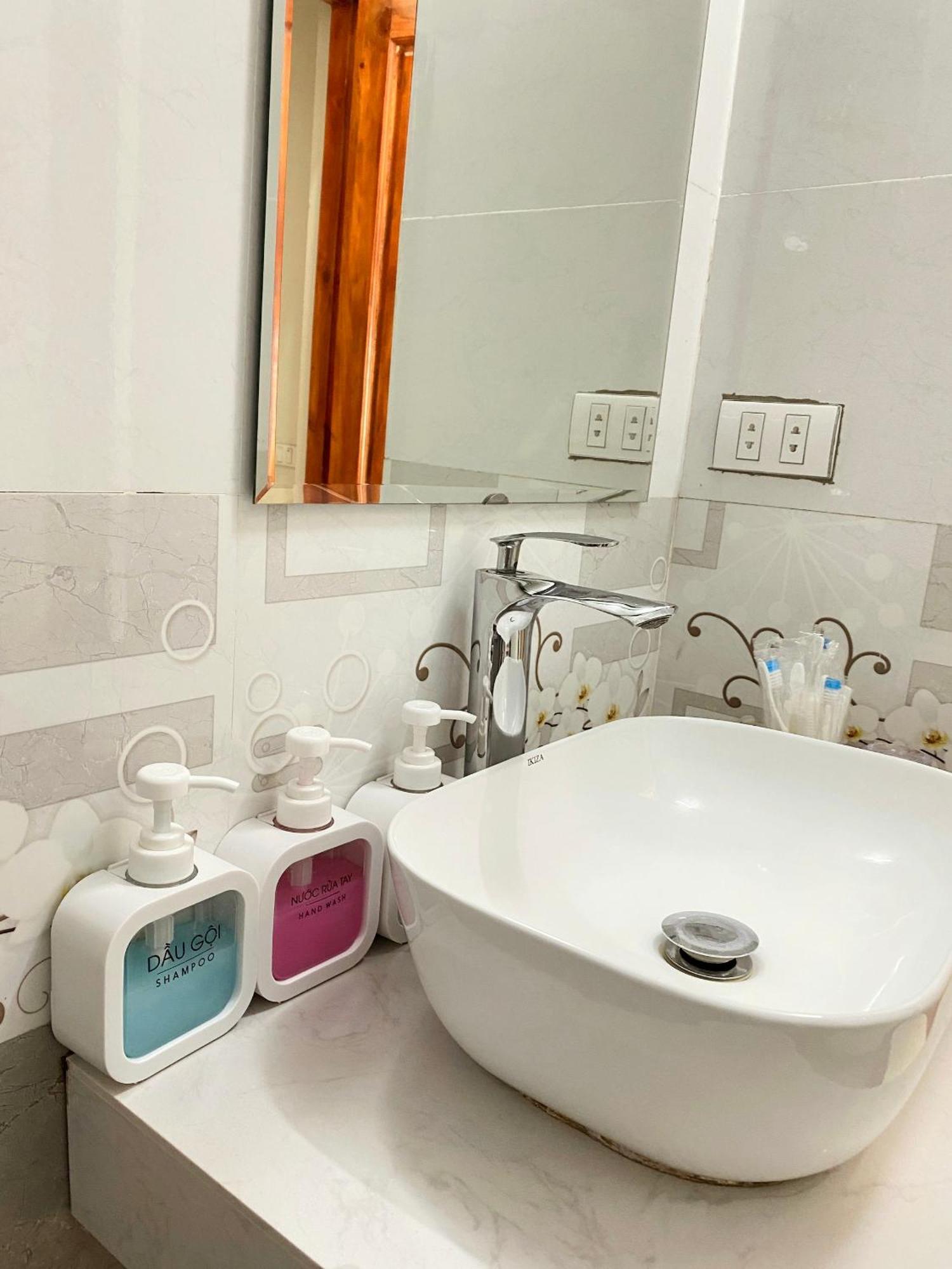 Nha Nghi Quang Trung Apartment Донг Ван Екстериор снимка